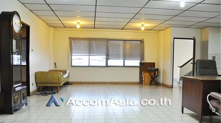  1  Office Space For Rent in Ratchadaphisek ,Bangkok MRT Sutthisan AA14498